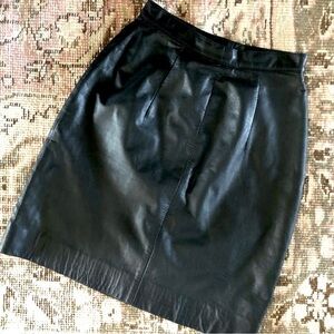 Vintage Black Leather Miniskirt Nordstrom Brass Plum size 3 excellent condition